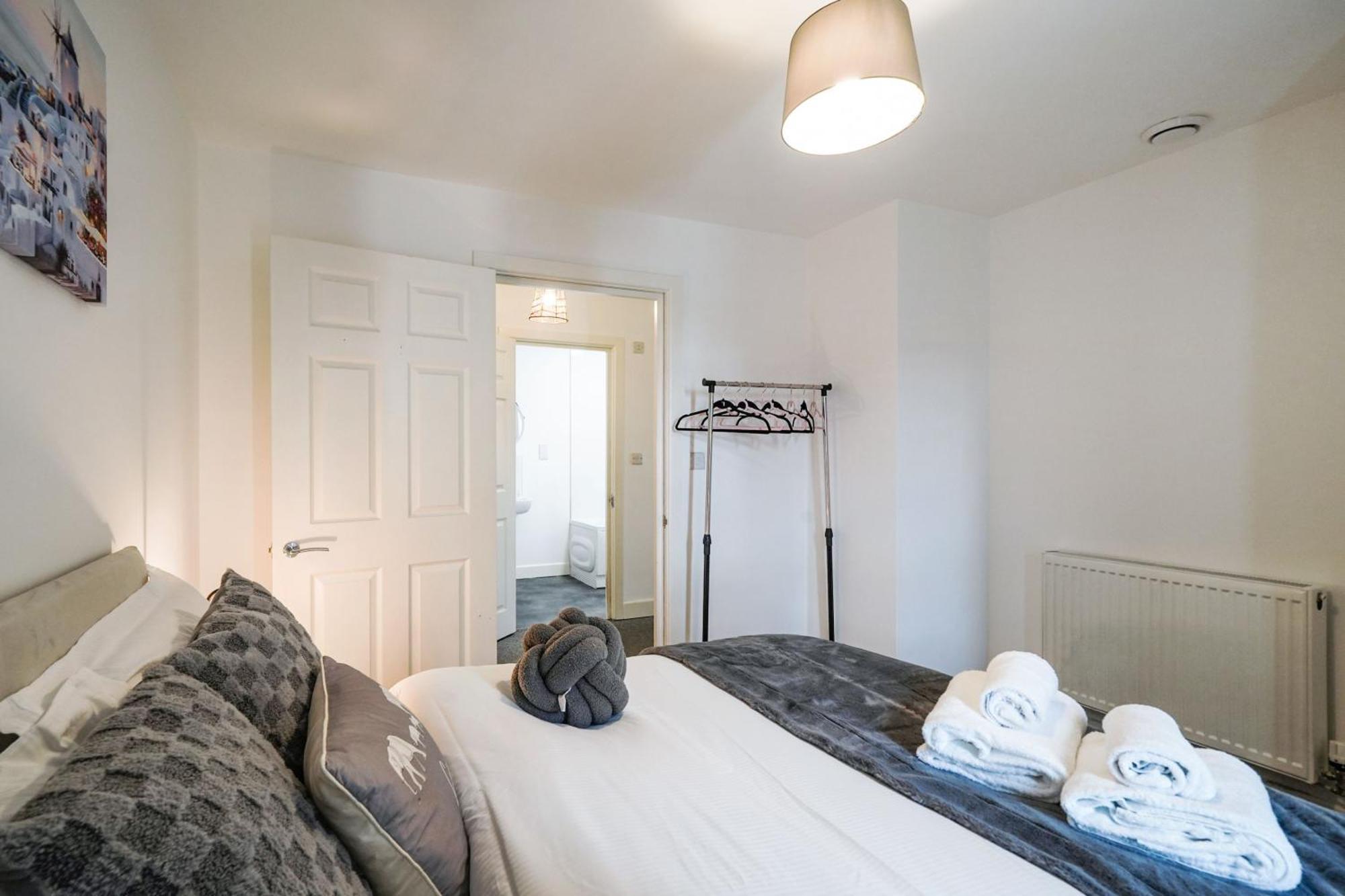 Livestay-New Private Apartment Building Minutes From Heathrow Slough Eksteriør billede